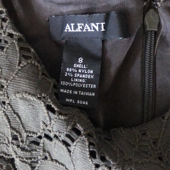 Size 8 Green lace dress - Picture 2 of 2